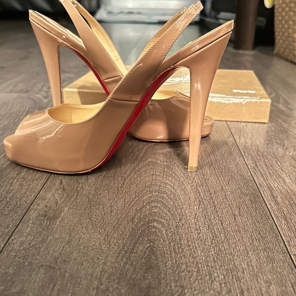 Christian Louboutin Nude Patent Peep-Toe Pumps with Red Soles - Picture 3 of 8